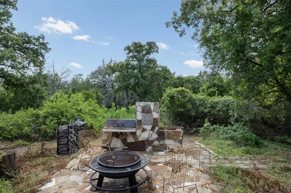 11201 Wildlife Circle Carmine, TX 78932