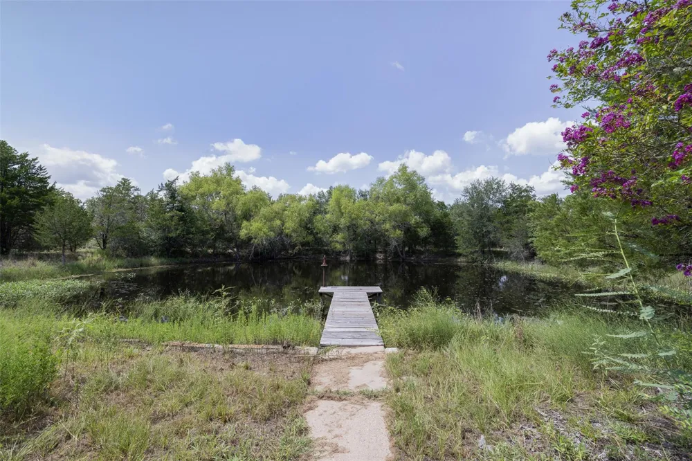 11201 Wildlife Circle Carmine, TX 78932