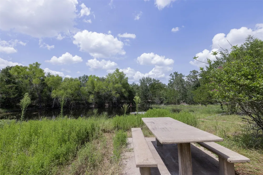 11201 Wildlife Circle Carmine, TX 78932