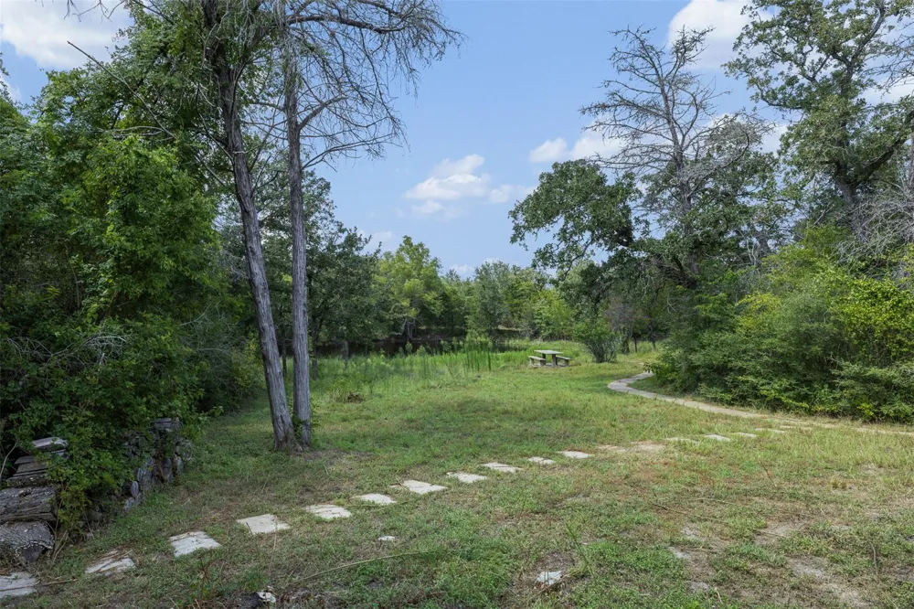 11201 Wildlife Circle Carmine, TX 78932