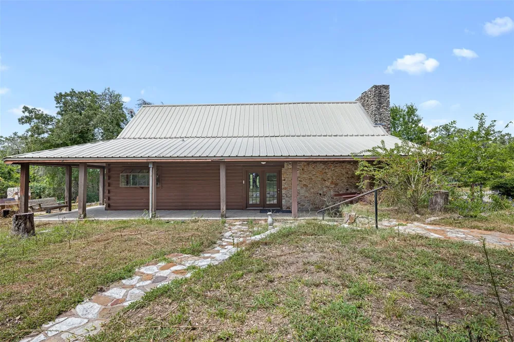 11201 Wildlife Circle Carmine, TX 78932