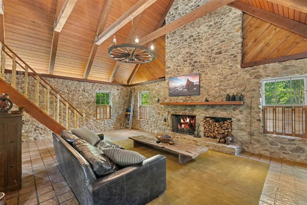 11201 Wildlife Circle Carmine, TX 78932