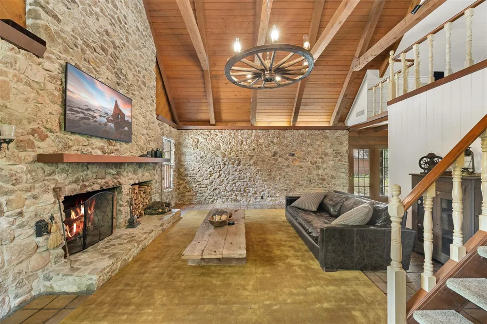 11201 Wildlife Circle Carmine, TX 78932