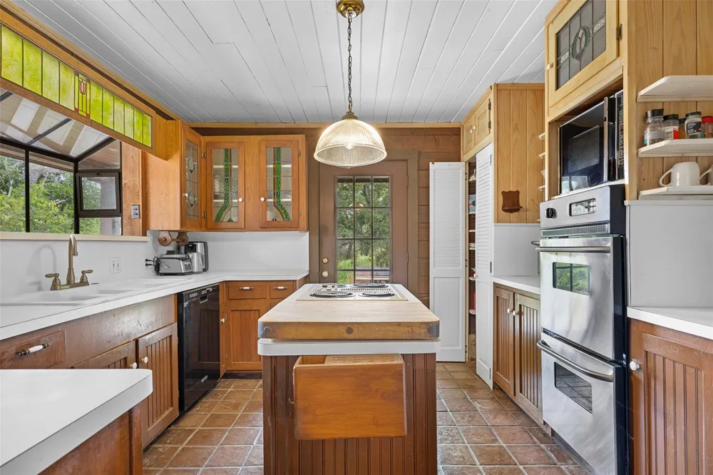 11201 Wildlife Circle Carmine, TX 78932