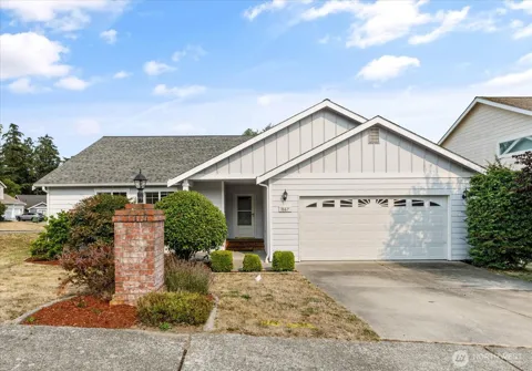 1667 NW Almond Loop