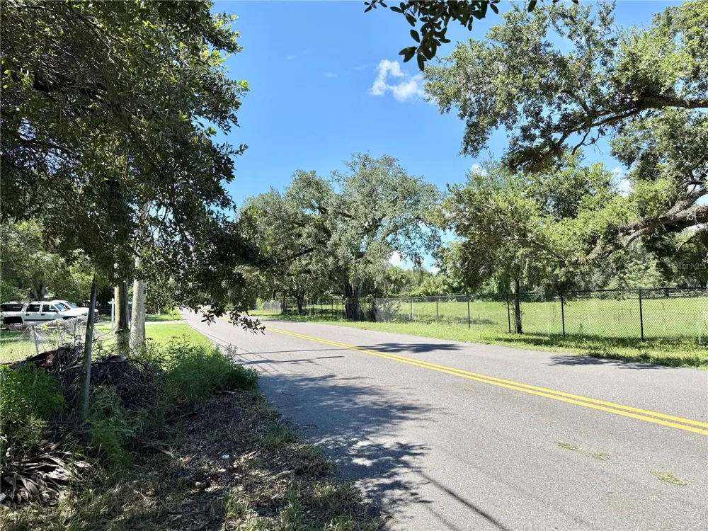 4621 E LAKE AVENUE Tampa, FL 33610