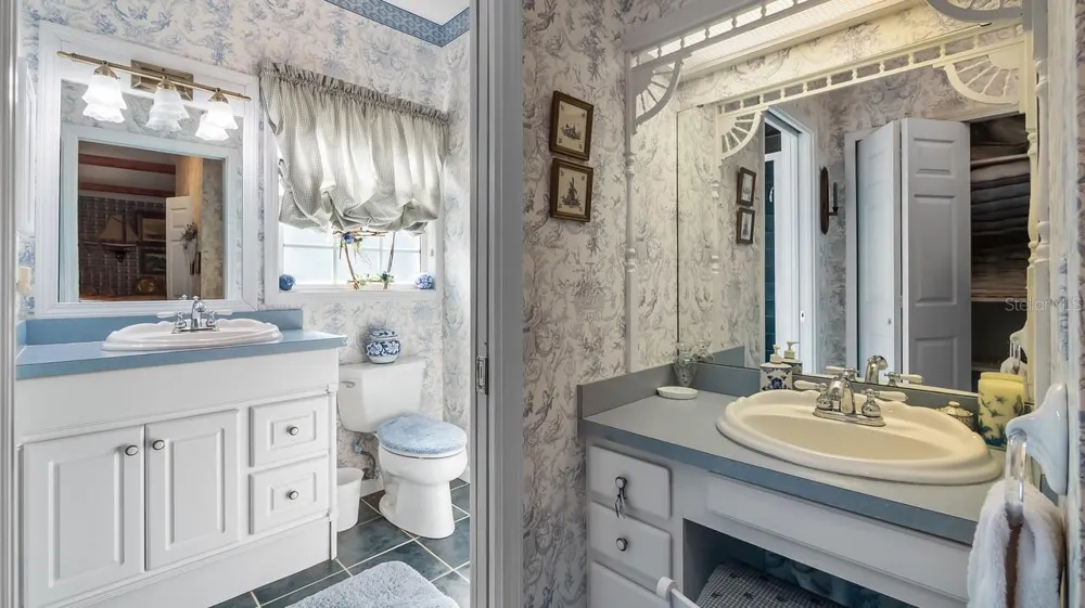 403 MISSION LANE Howey In The Hills, FL 34737