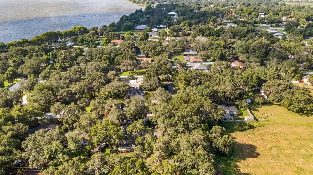 403 MISSION LANE Howey In The Hills, FL 34737