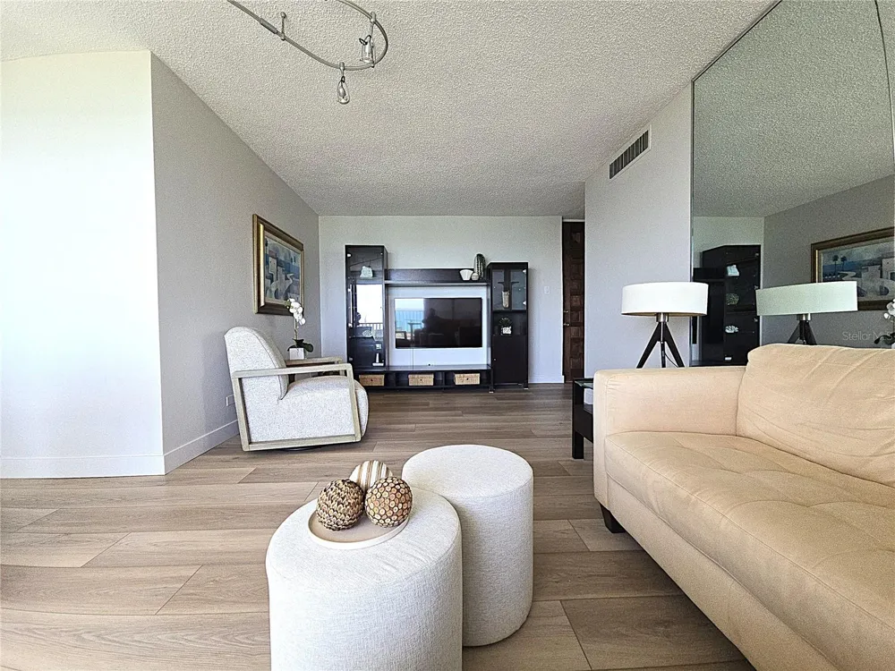 37 AVE. ISLA VERDE Carolina, PR 00979