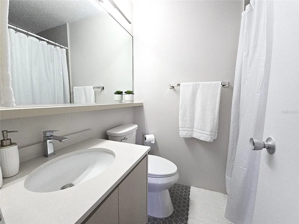 37 AVE. ISLA VERDE Carolina, PR 00979