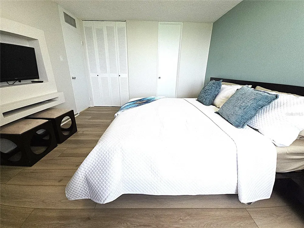 37 AVE. ISLA VERDE Carolina, PR 00979
