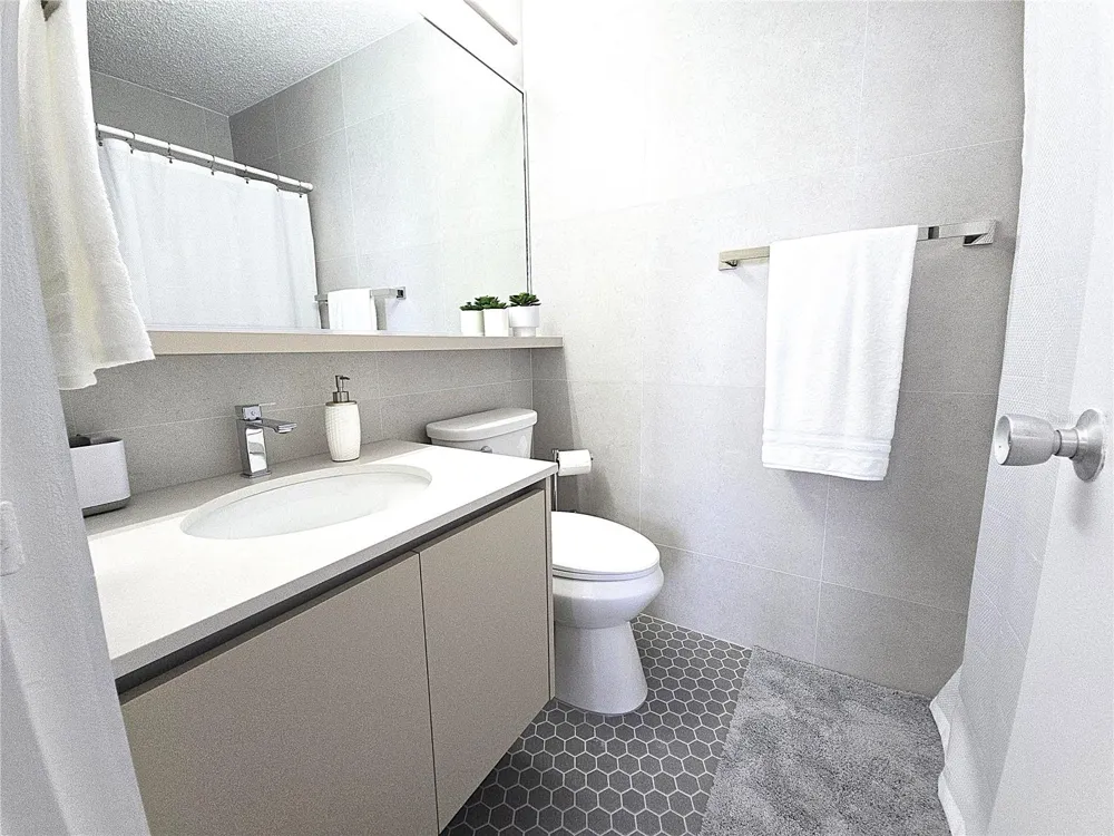 37 AVE. ISLA VERDE Carolina, PR 00979