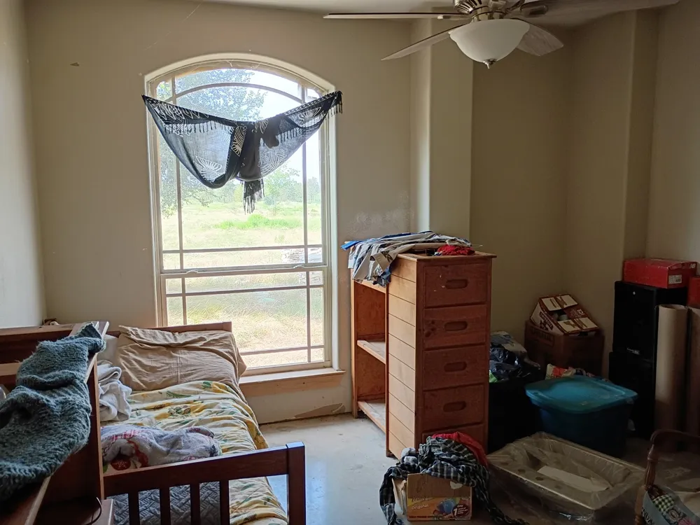 326 County Road 451 Waelder, TX 78959