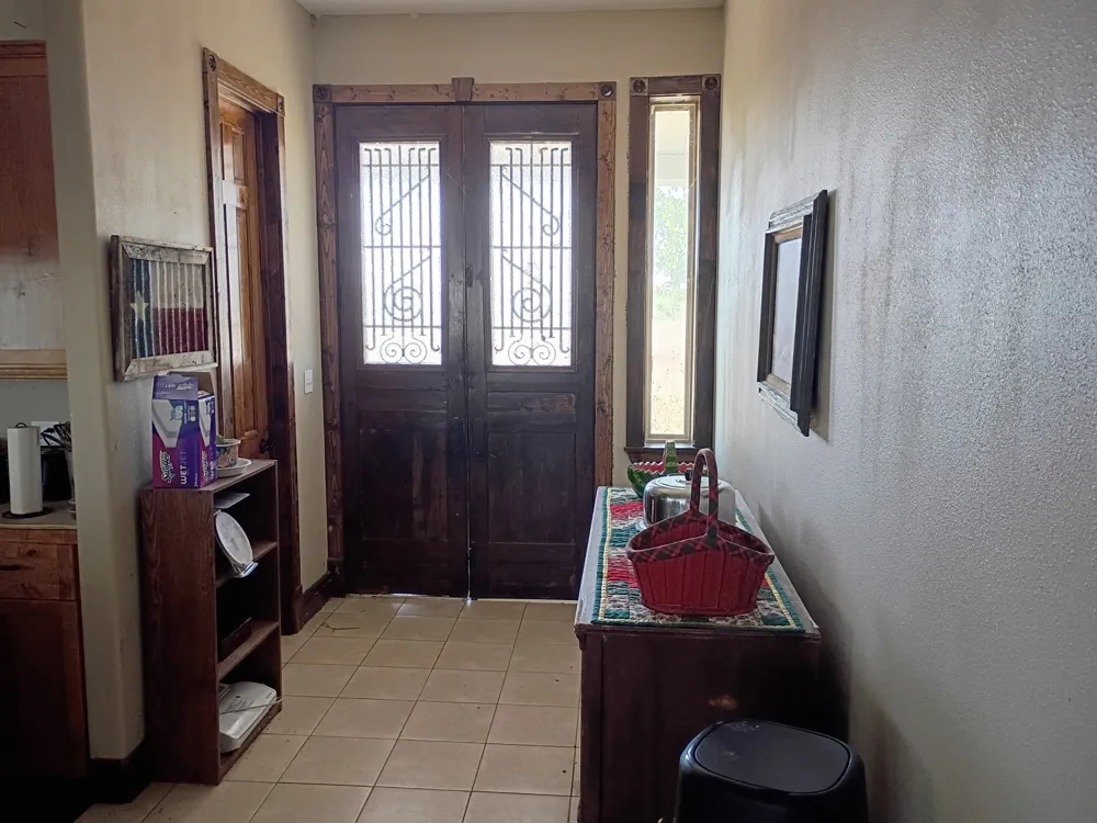 326 County Road 451 Waelder, TX 78959
