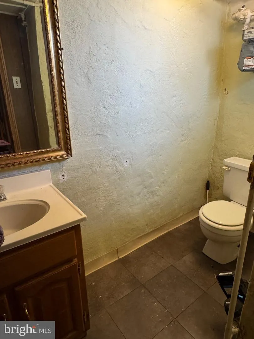 2813 UNRUH AVENUE Philadelphia, PA 19149