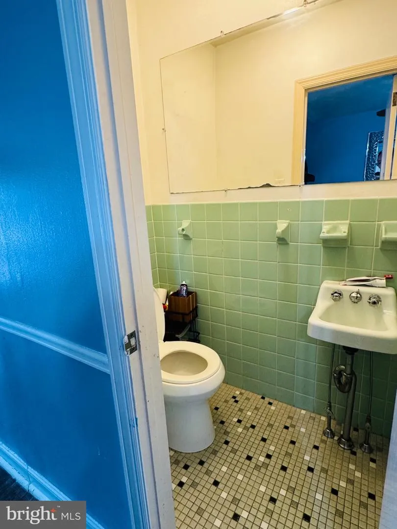 2813 UNRUH AVENUE Philadelphia, PA 19149
