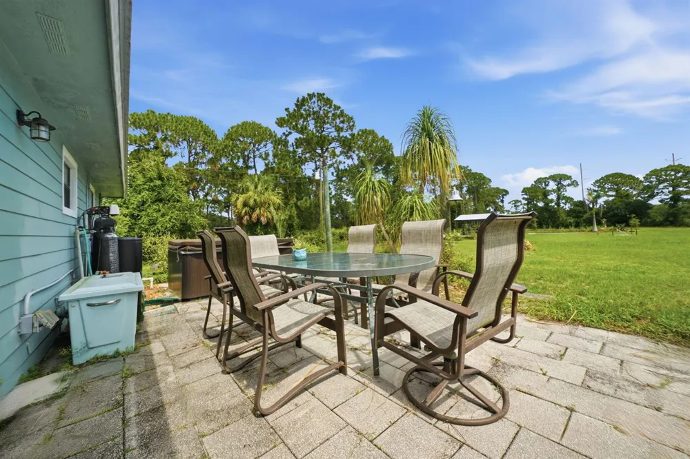 7980 21ST STREET SW Vero Beach, FL 32968