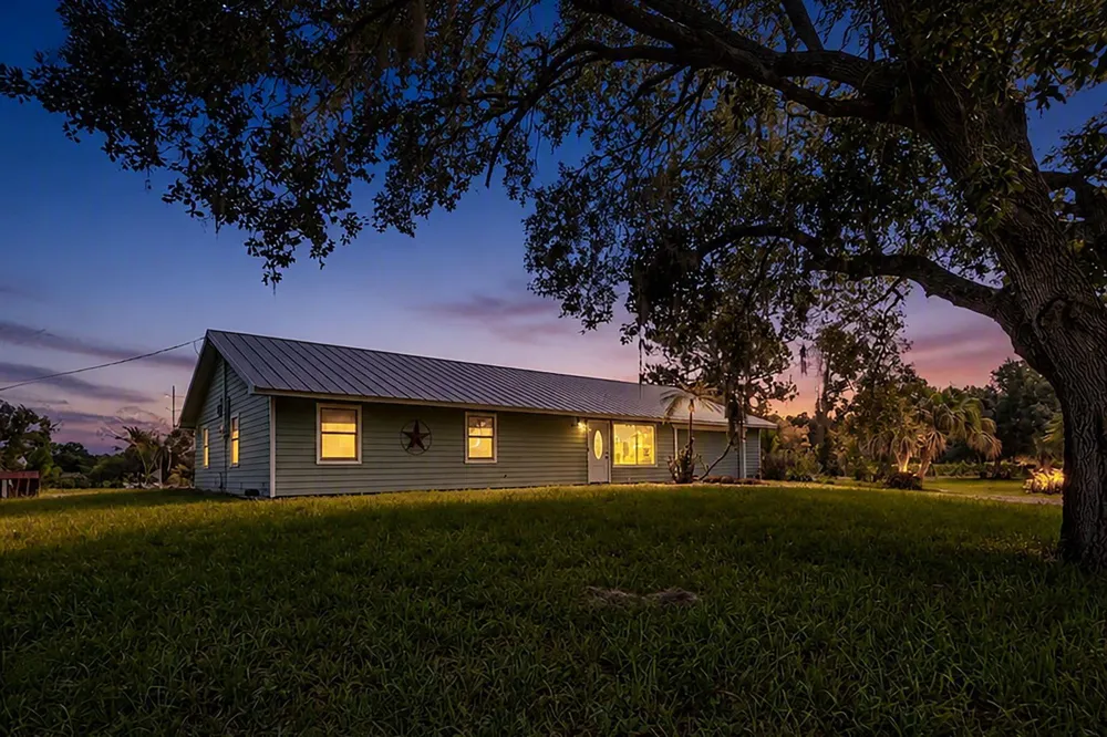 7980 21ST STREET SW Vero Beach, FL 32968