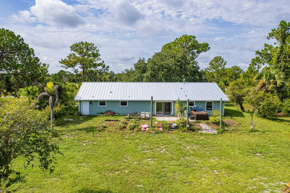 7980 21ST STREET SW Vero Beach, FL 32968
