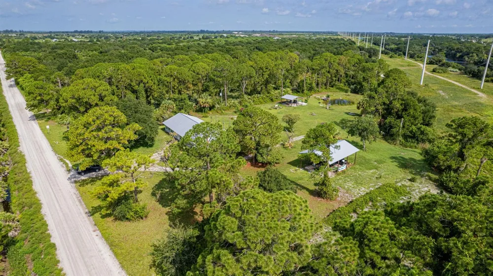 7980 21ST STREET SW Vero Beach, FL 32968