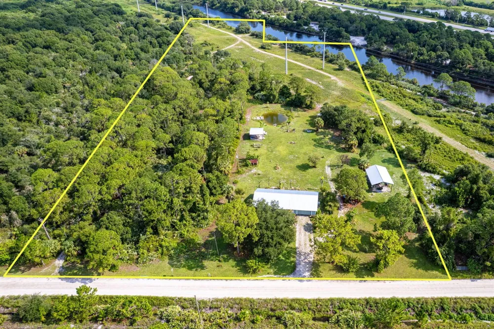 7980 21ST STREET SW Vero Beach, FL 32968
