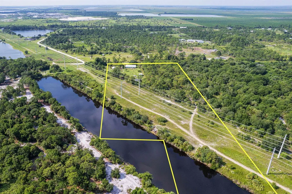 7980 21ST STREET SW Vero Beach, FL 32968