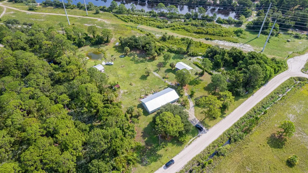 7980 21ST STREET SW Vero Beach, FL 32968