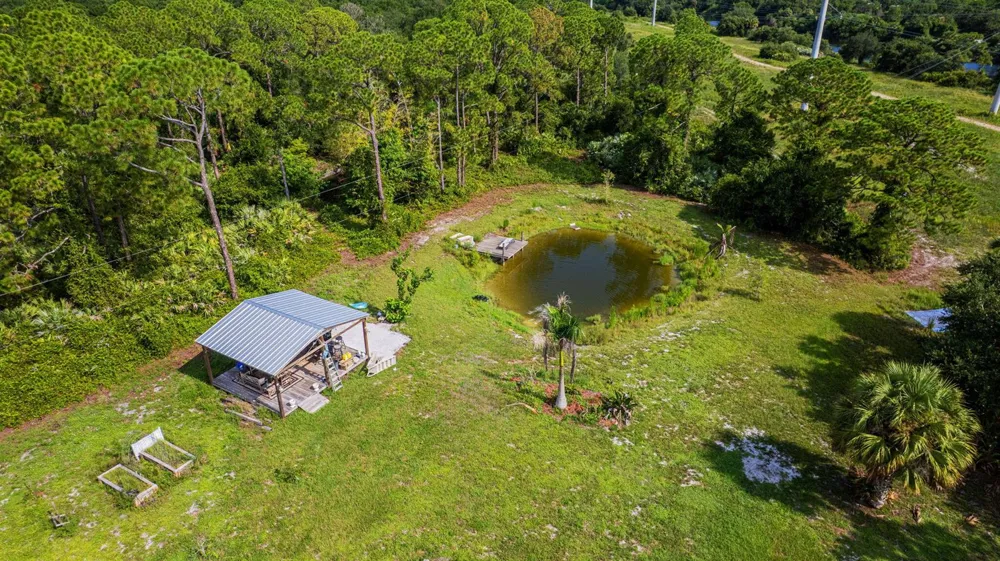 7980 21ST STREET SW Vero Beach, FL 32968