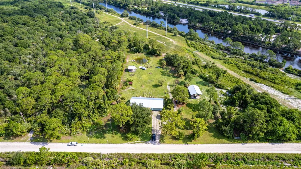 7980 21ST STREET SW Vero Beach, FL 32968
