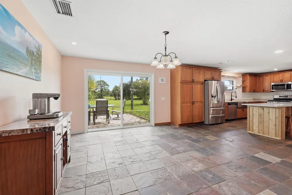 7980 21ST STREET SW Vero Beach, FL 32968