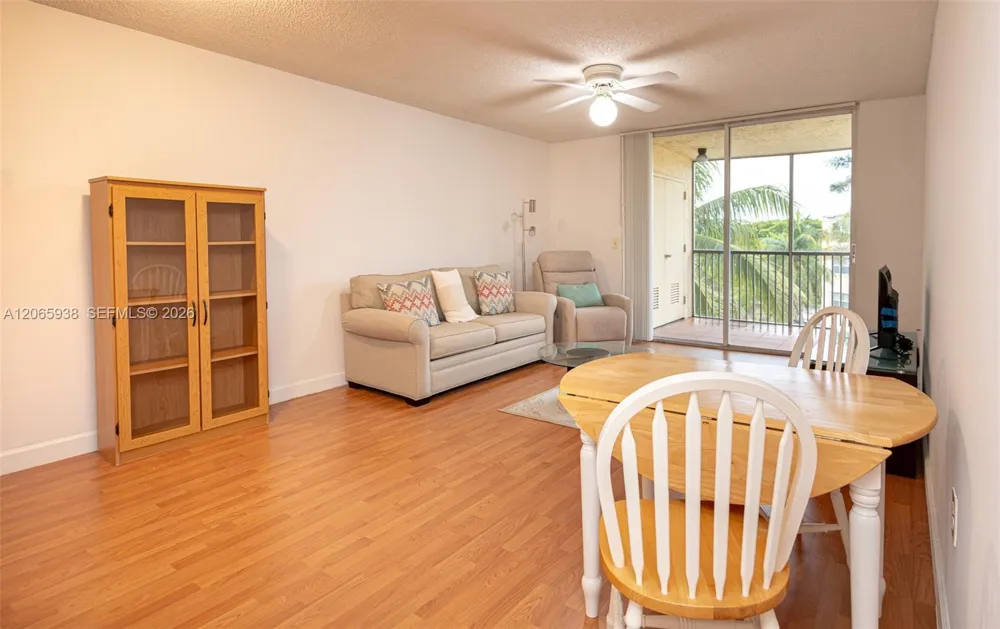 8363 Lake Dr #504 Doral, FL 33166