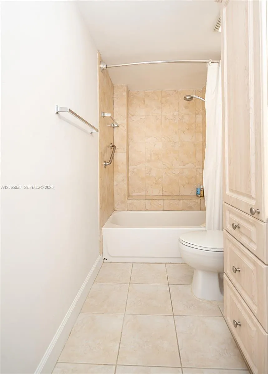8363 Lake Dr #504 Doral, FL 33166