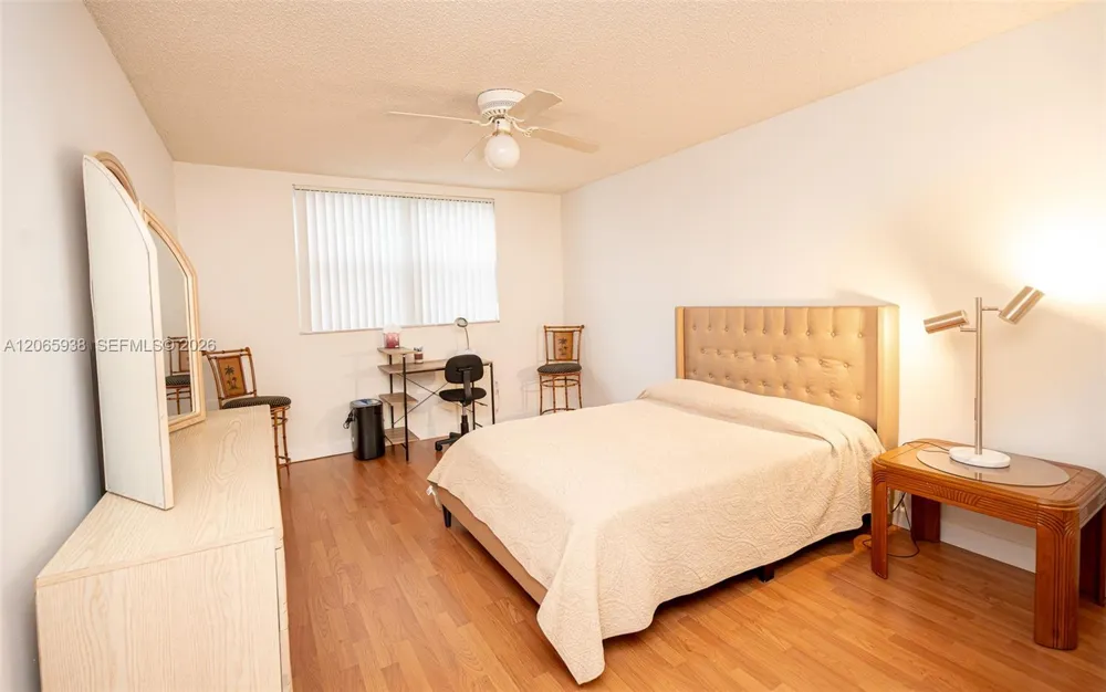 8363 Lake Dr #504 Doral, FL 33166