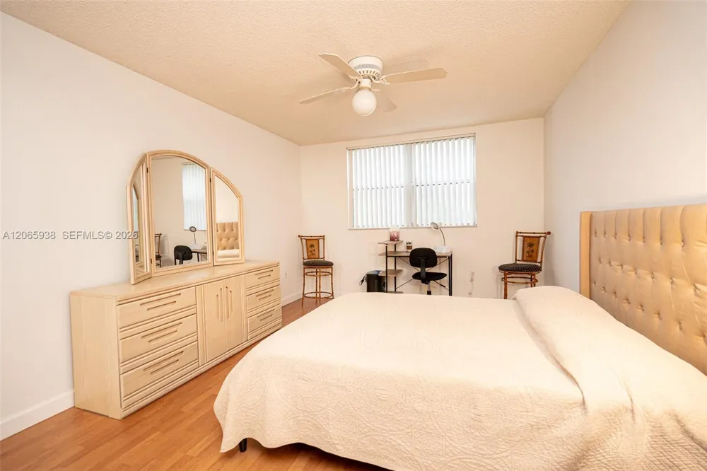 8363 Lake Dr #504 Doral, FL 33166