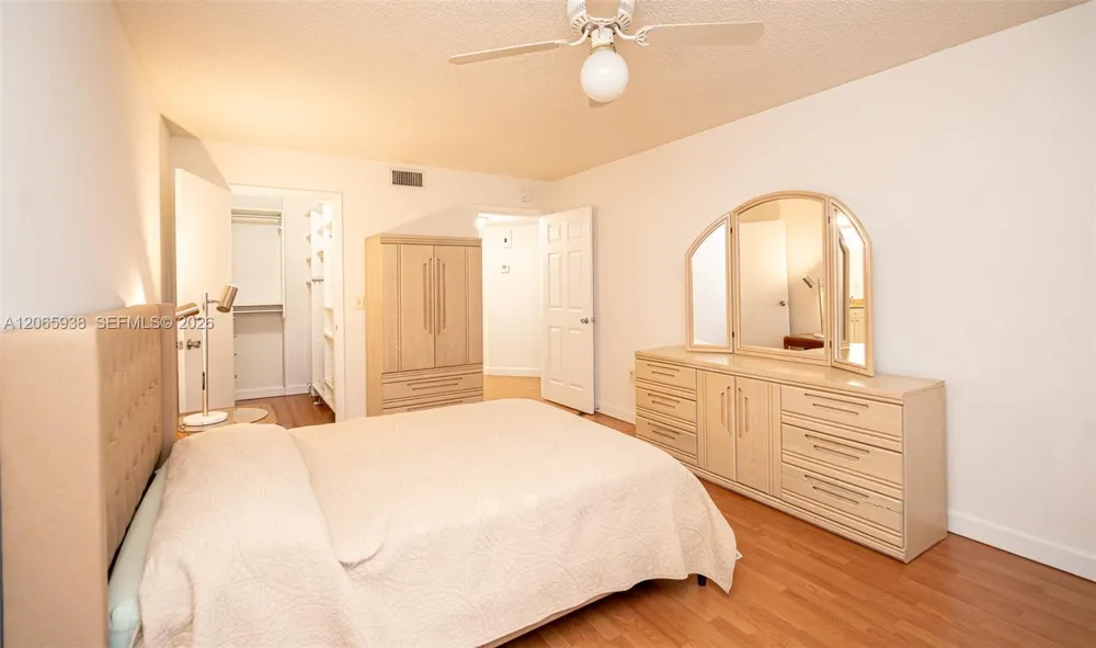 8363 Lake Dr #504 Doral, FL 33166