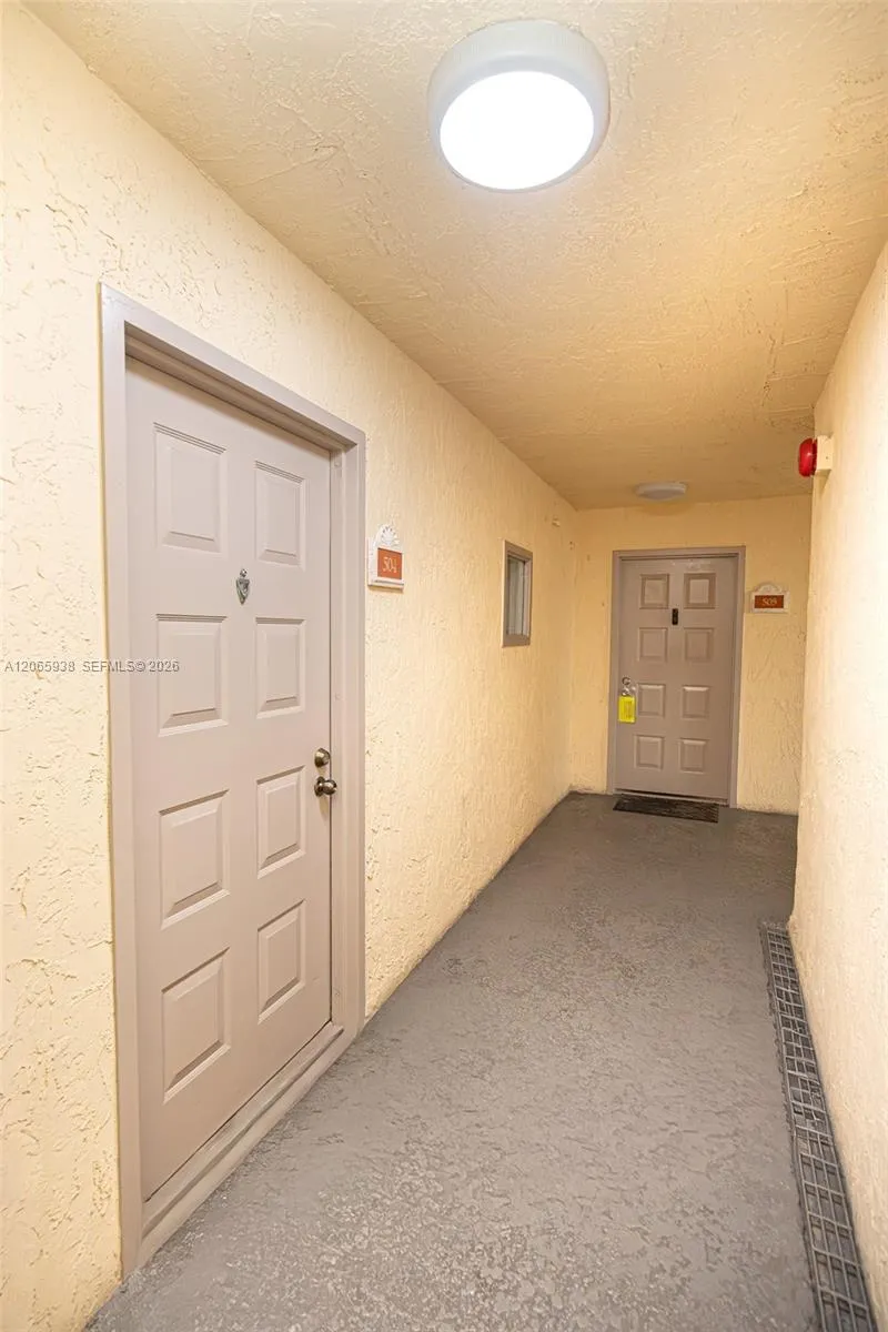 8363 Lake Dr #504 Doral, FL 33166