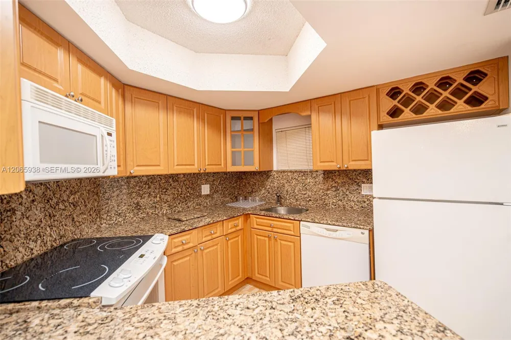 8363 Lake Dr #504 Doral, FL 33166