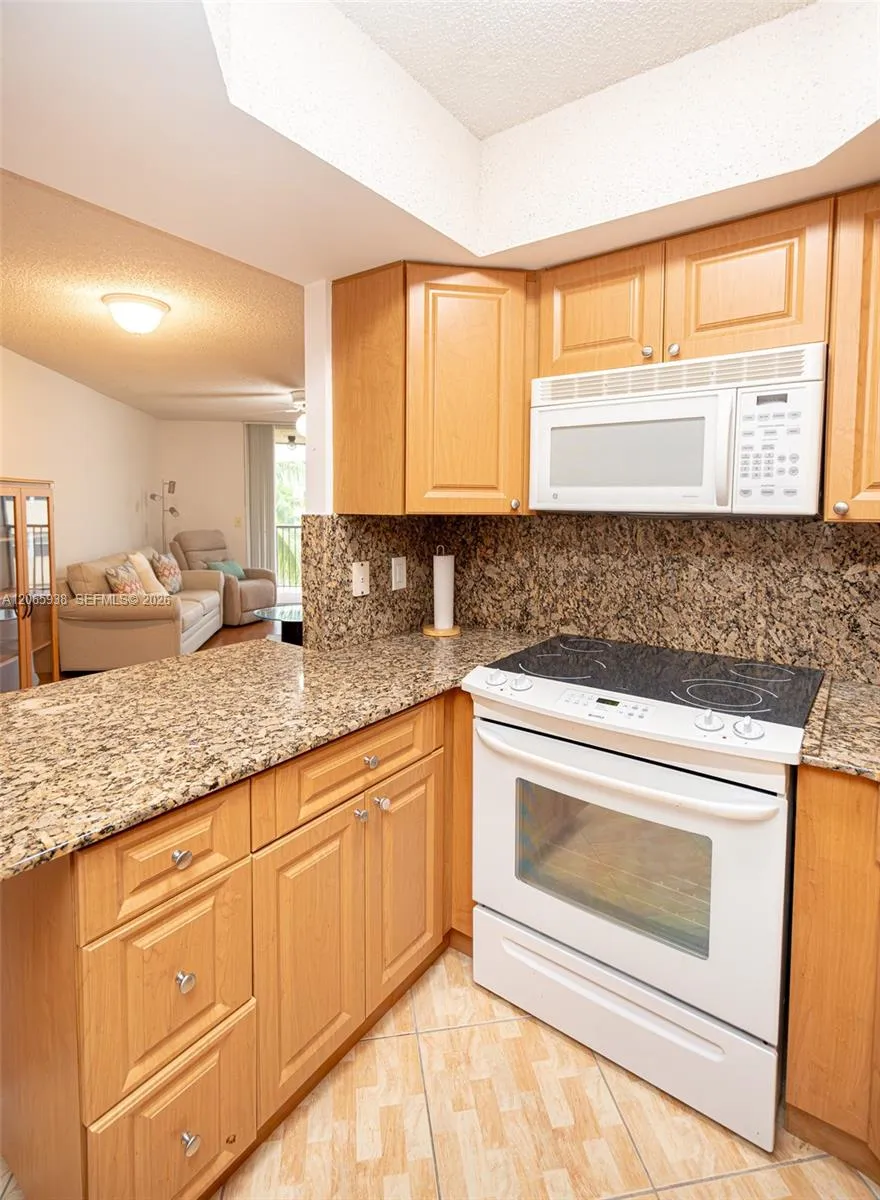 8363 Lake Dr #504 Doral, FL 33166