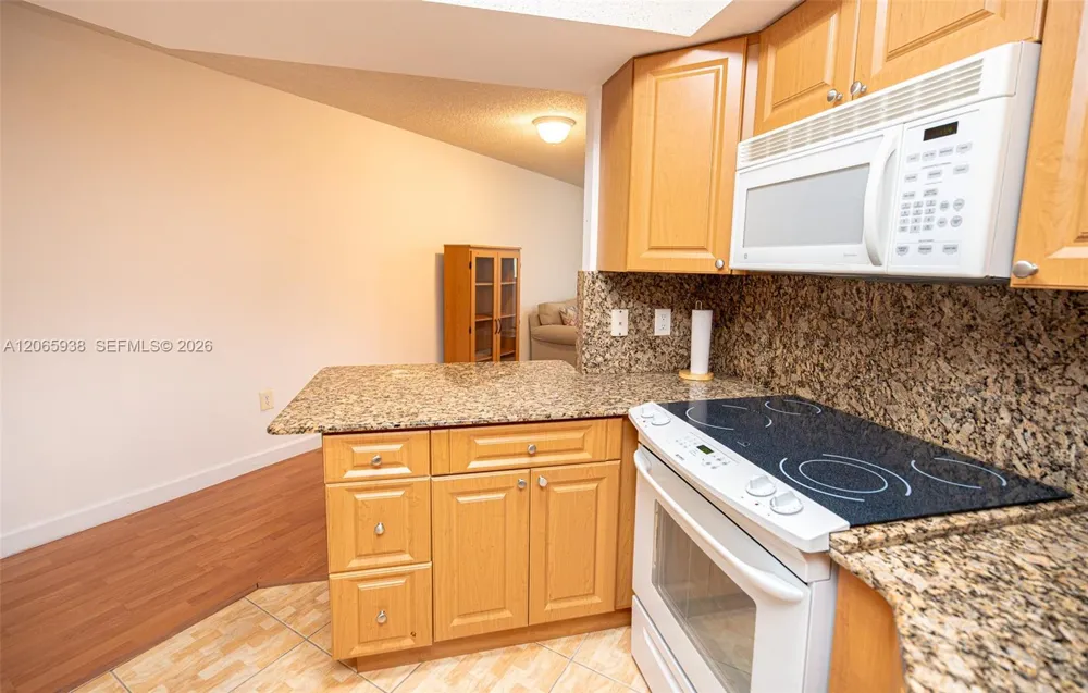 8363 Lake Dr #504 Doral, FL 33166