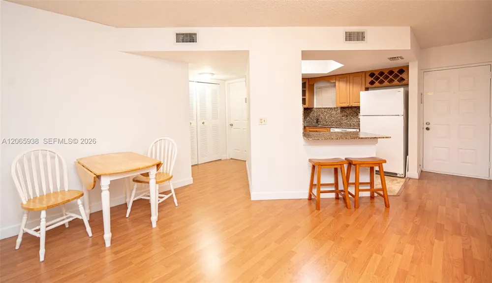 8363 Lake Dr #504 Doral, FL 33166