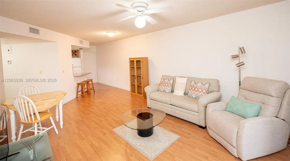 8363 Lake Dr #504 Doral, FL 33166