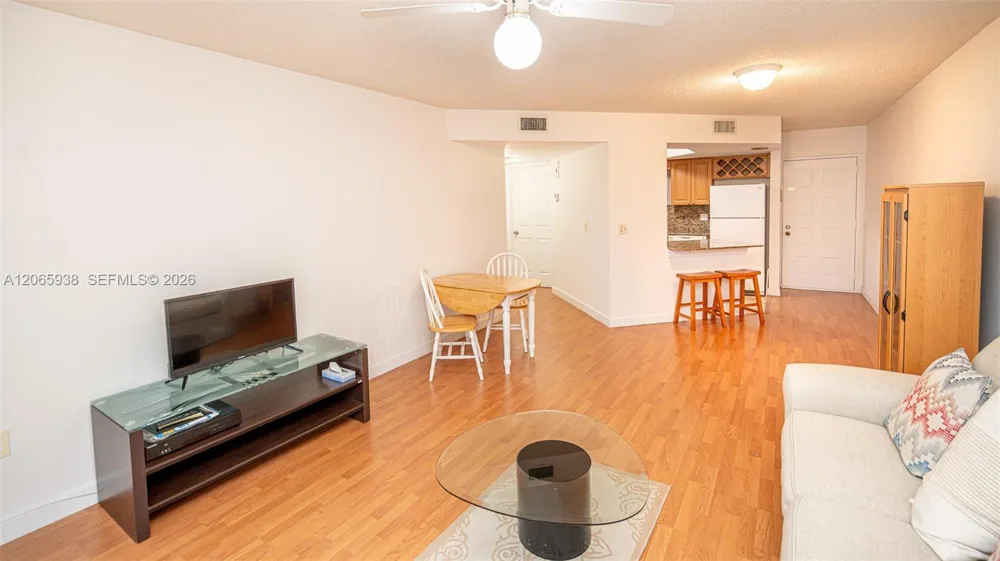 8363 Lake Dr #504 Doral, FL 33166