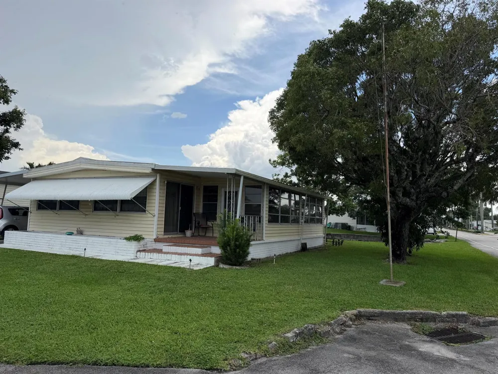 1801 SW 84TH AVENUE Davie, FL 33324