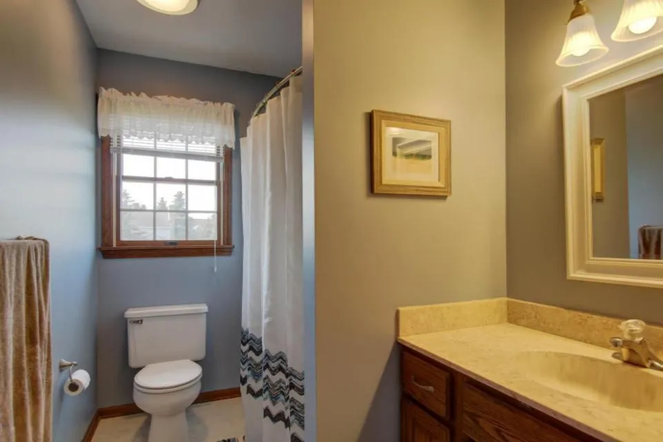 1450 Penncross Drive SE Caledonia, MI 49316