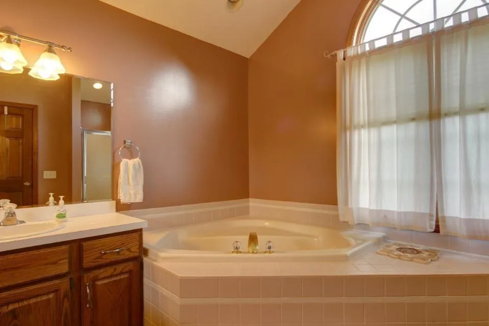 1450 Penncross Drive SE Caledonia, MI 49316