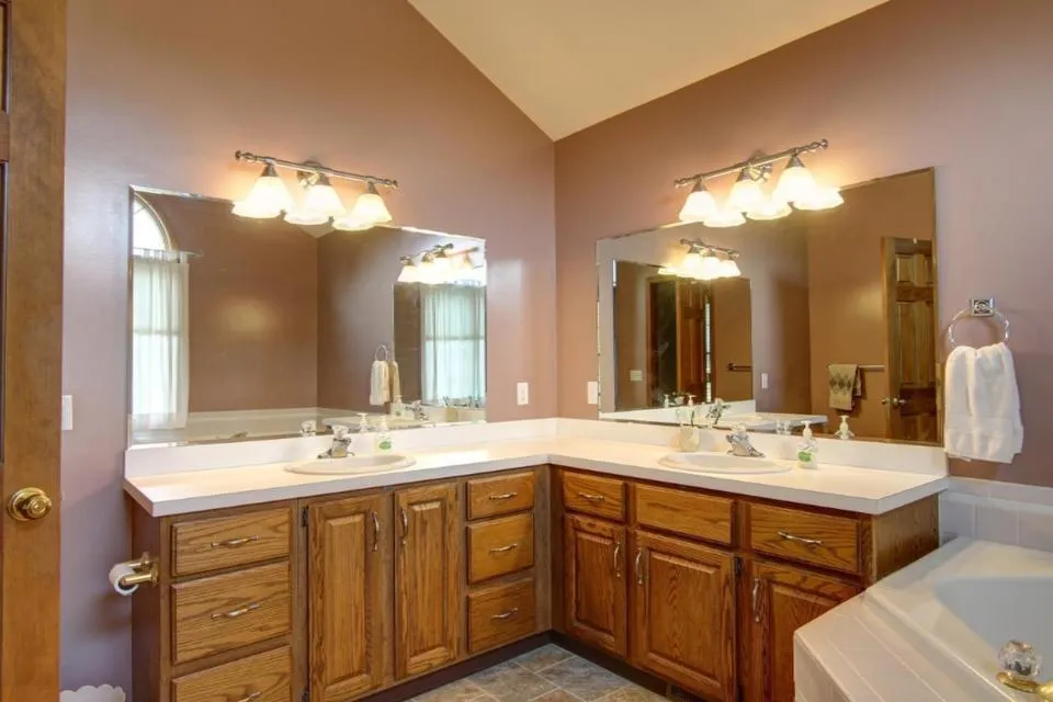 1450 Penncross Drive SE Caledonia, MI 49316