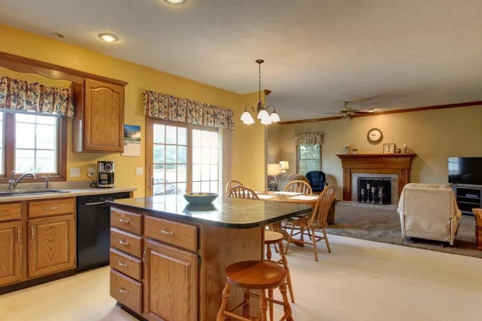1450 Penncross Drive SE Caledonia, MI 49316