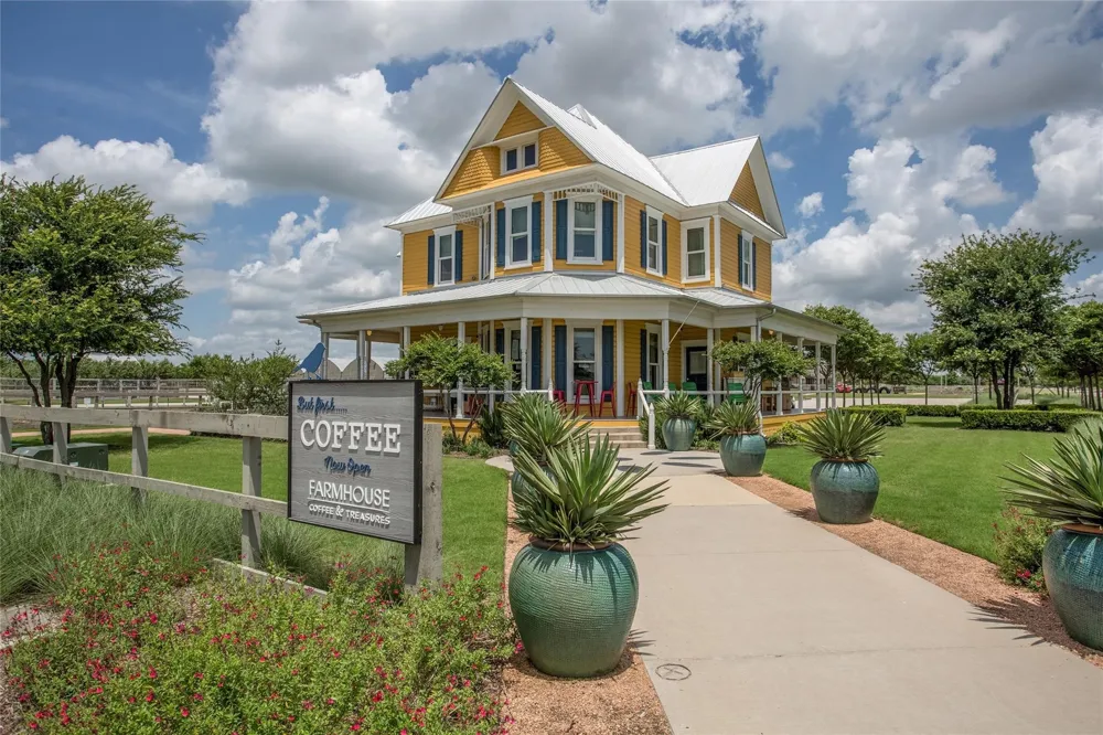 817 Nuthatch Court Argyle, TX 76226