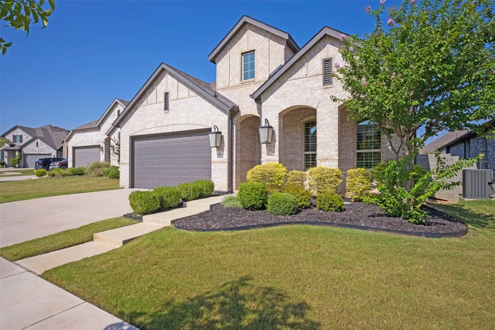 817 Nuthatch Court Argyle, TX 76226