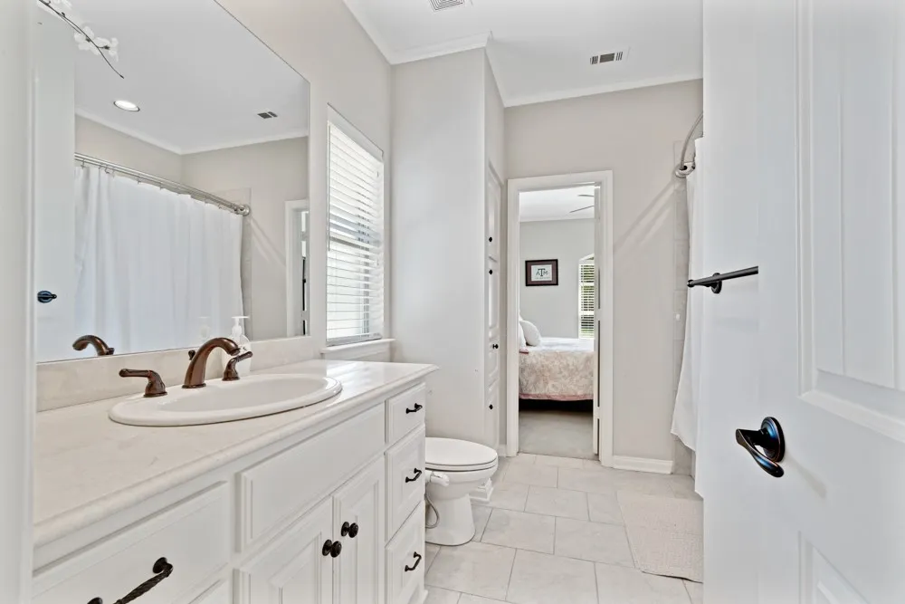 1904 Melbourne Drive Pantego, TX 76013